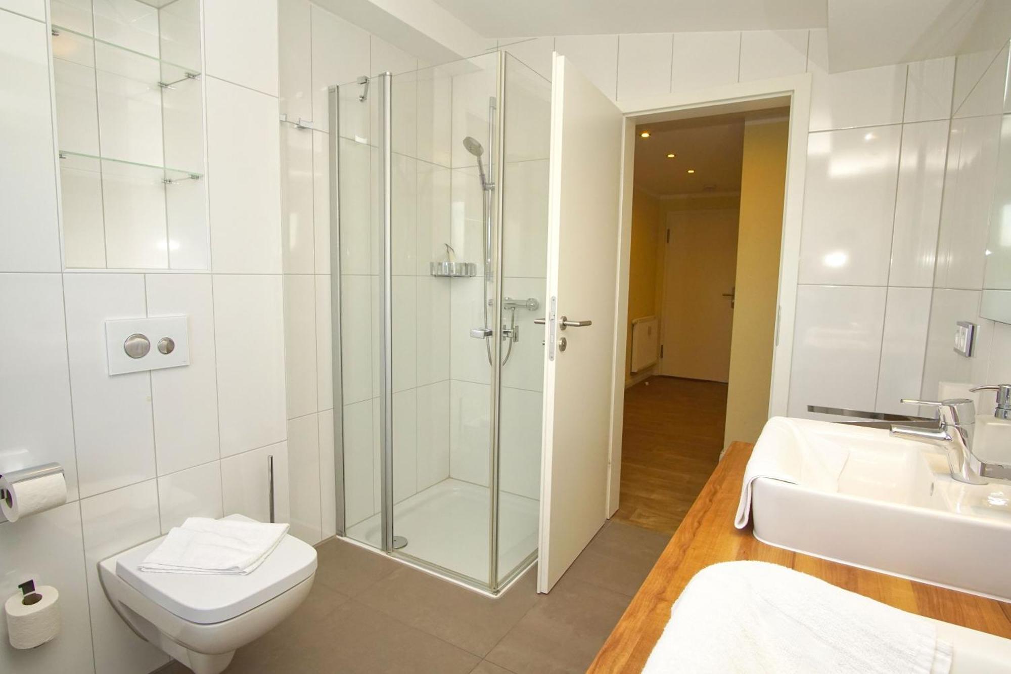 Balkon, Gratis Nutzung Vom Ahoi Erlebnisbad Und Sauna In Sellin- Meeresblick Fewo 59 Goehren  Esterno foto